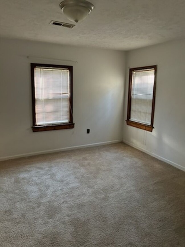 Building Photo - 130 Grantham St
