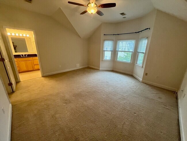 Building Photo - 6 N Park St