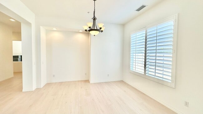 Building Photo - Fantastic Single-Story in the desirable an...