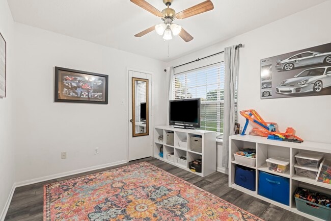 Building Photo - 7226 Buchanan Dr
