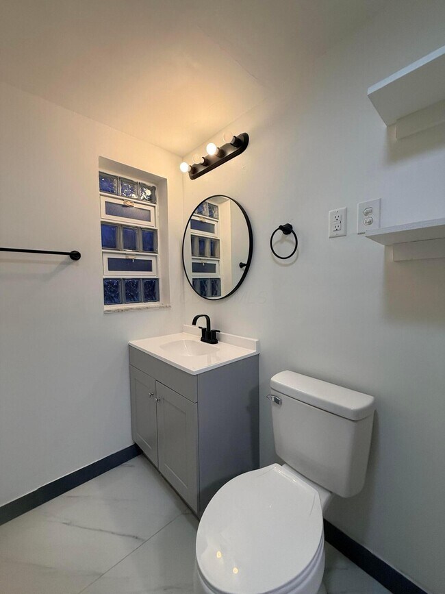 Building Photo - 672 Sheridan Ave