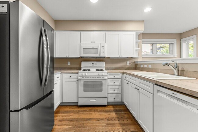 Building Photo - 10267 NW Alder Grove Ln