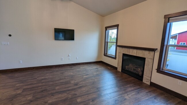 Building Photo - Garden Grove Rancher