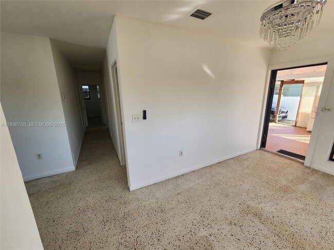 Building Photo - 7625 NW 4th Ct