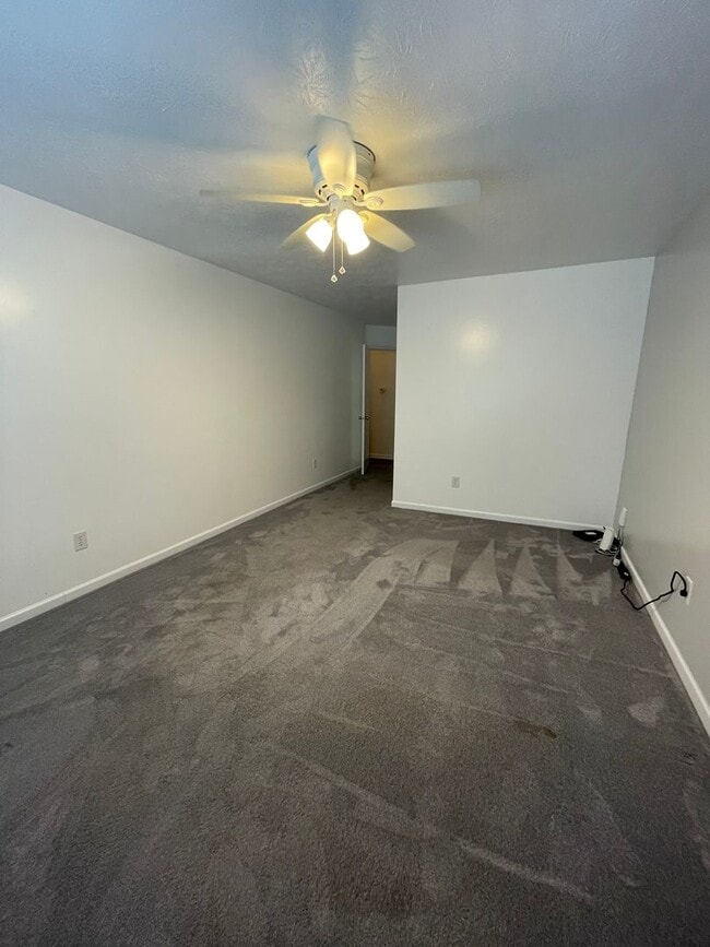 Building Photo - Gorgeous Three Bedroom Single-Family Home