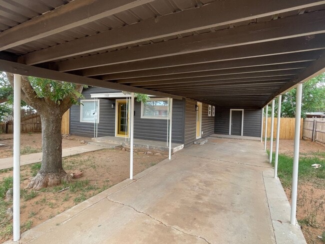 Building Photo - Fresh, Fun, 3-bed, 1-bath Lamesa Home