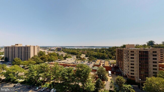 Building Photo - 2059 Huntington Ave