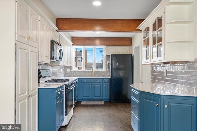 Building Photo - 48 S Locust Ave