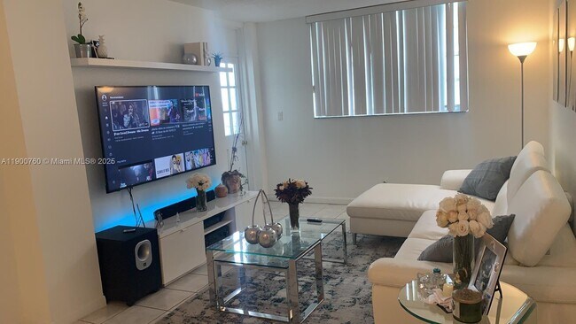 Building Photo - 2903 N Miami Beach Blvd