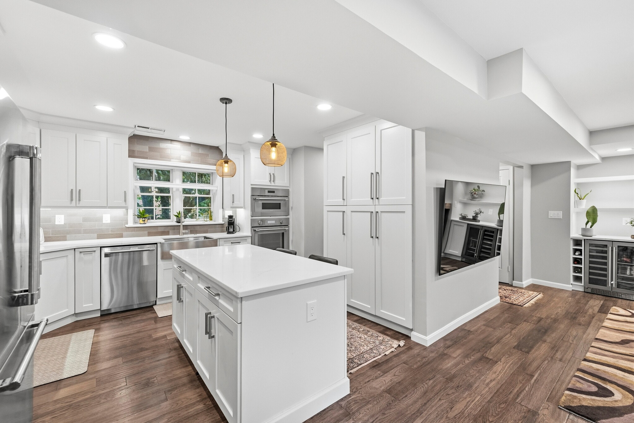 Building Photo - 4880 Chevy Chase Dr