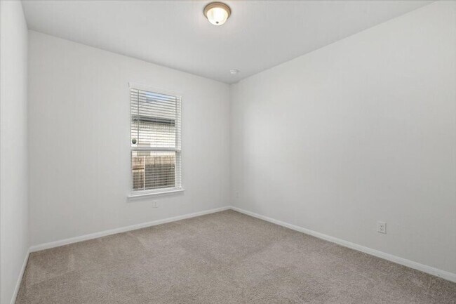 Building Photo - 168 Ginger St