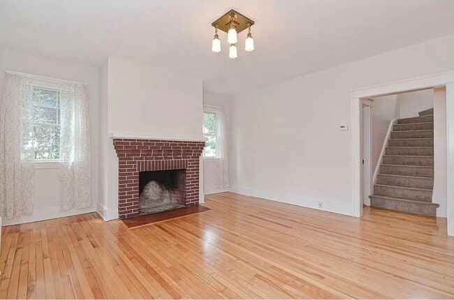 Building Photo - 185 June St