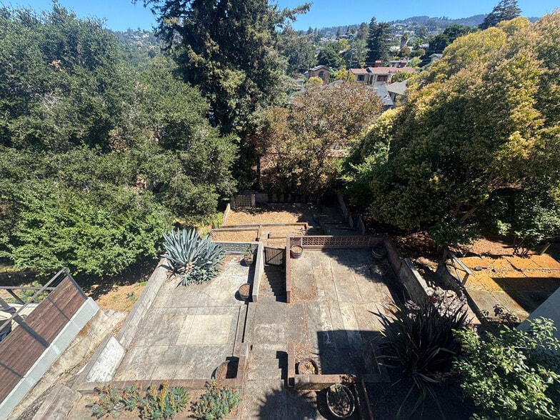 Building Photo - 914 Everett Ave