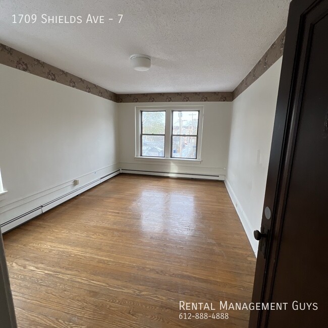 Building Photo - Huge 2 Bedroom! Completely Remodeled!