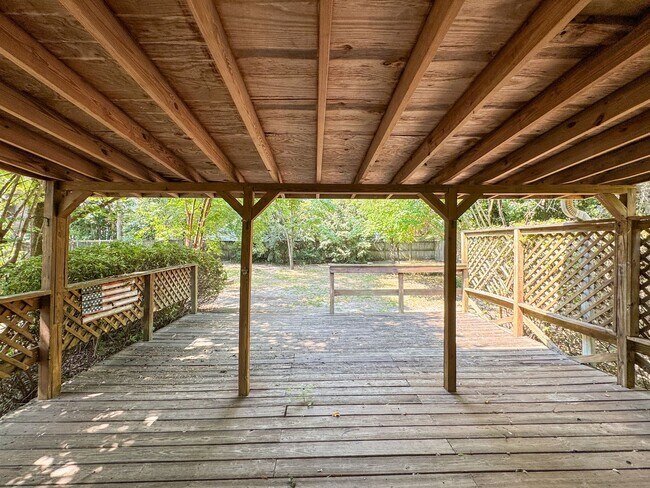 Building Photo - Charming 2 Bed 1.5 Bath Home in Haymount