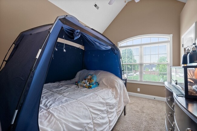 Building Photo - Spacious 4-Bedroom Home with Dual Living A...