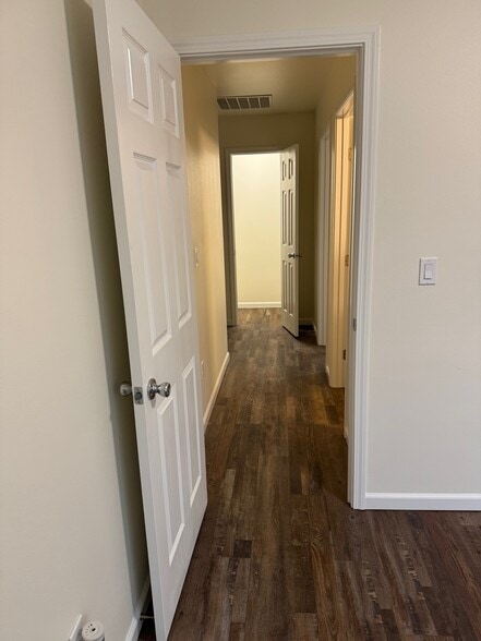 Building Photo - 713 8th St