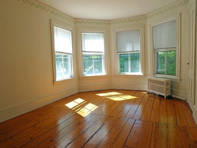 Building Photo - 231 Pleasant St