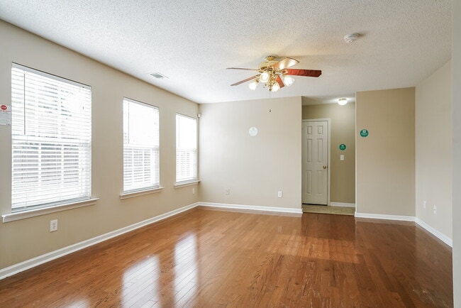 Building Photo - 3344 Marshlane Way