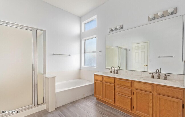 Building Photo - 4758 E Villa Maria Dr