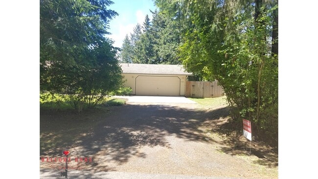 Primary Photo - Wonderful rambler in amazing wooded commun...