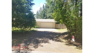 Building Photo - Wonderful rambler in amazing wooded commun...