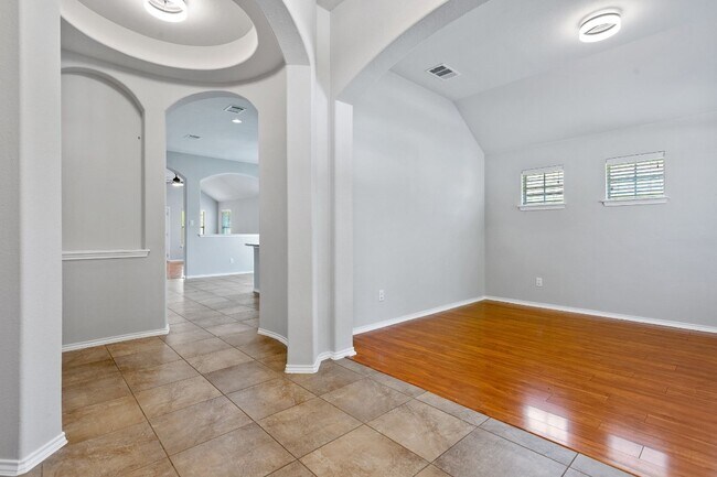 Building Photo - 20725 Mead Bend