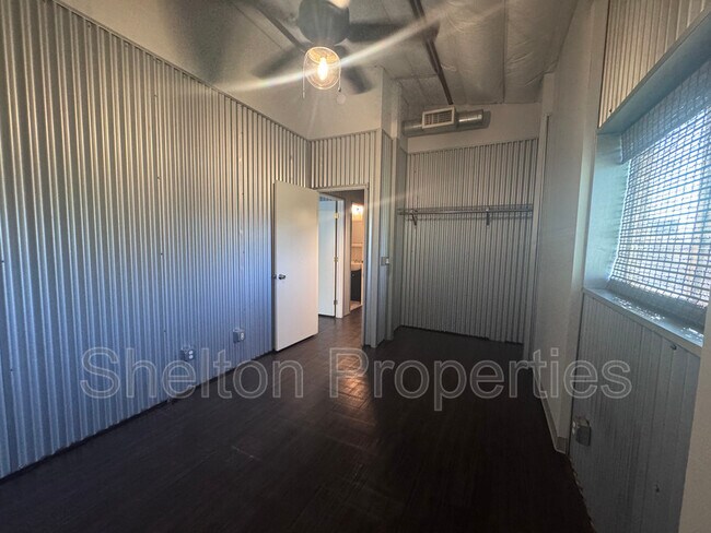 Building Photo - 2121 W Hayward Ave