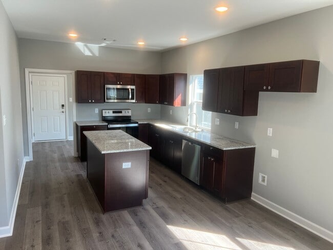 Building Photo - New 3 Bed 3 Bath Home