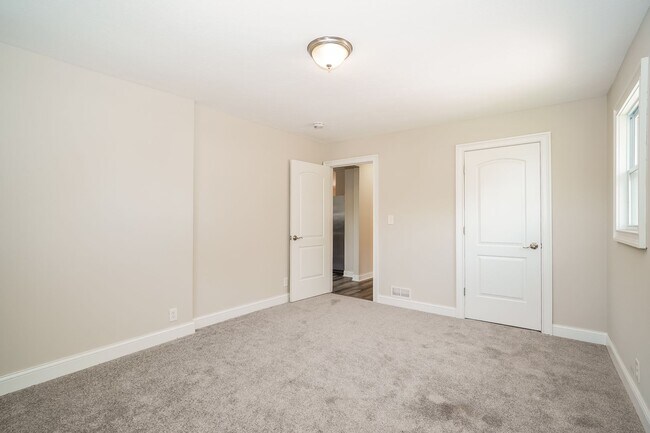 Building Photo - 764-766 Kelton Ave