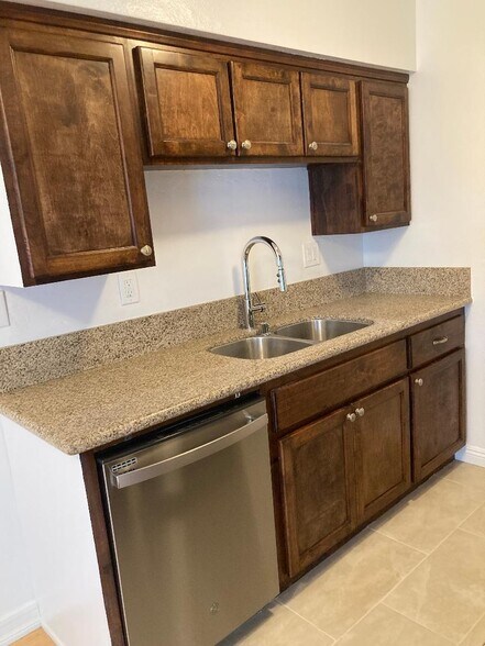 Building Photo - 4660 Coldwater Canyon Ave