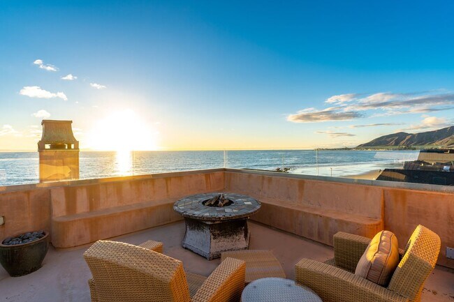Building Photo - GORGEOUS CUSTOM BEACH HOME - Solimar Beach...