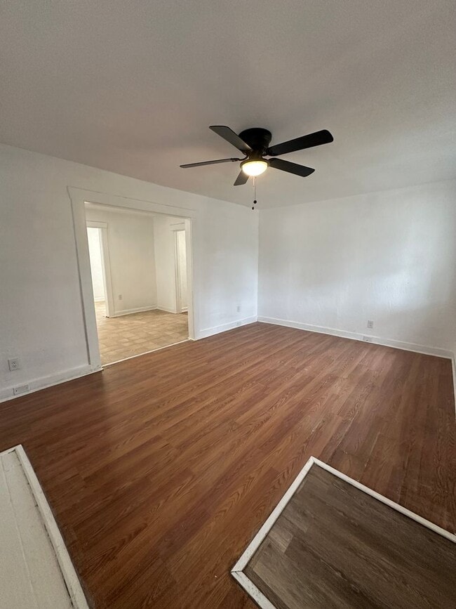 Building Photo - Cute 2 bed 1 bath Home