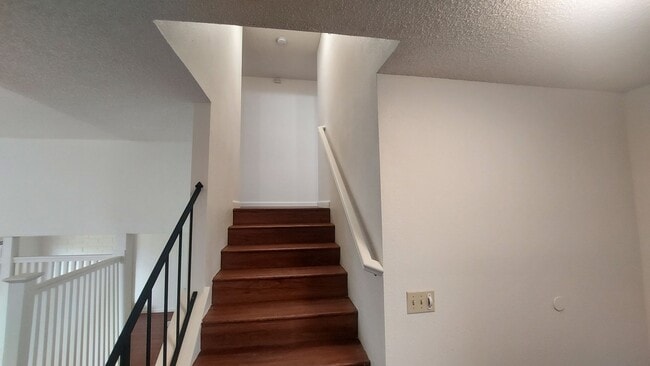 Building Photo - Spacious 4 bedroom, 3 bath home Tri-level in the Scottsdale East Area between Florin Rd and Gerbe...