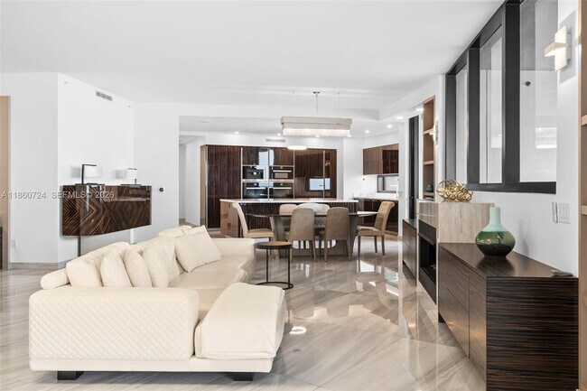 Building Photo - 18555 Collins Ave