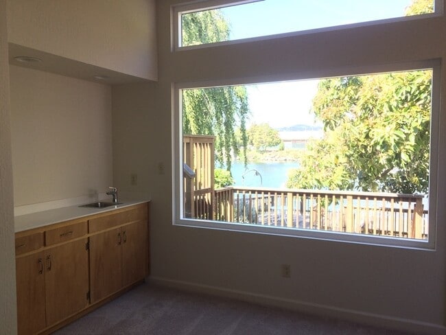 Building Photo - 2831 Marina Dr