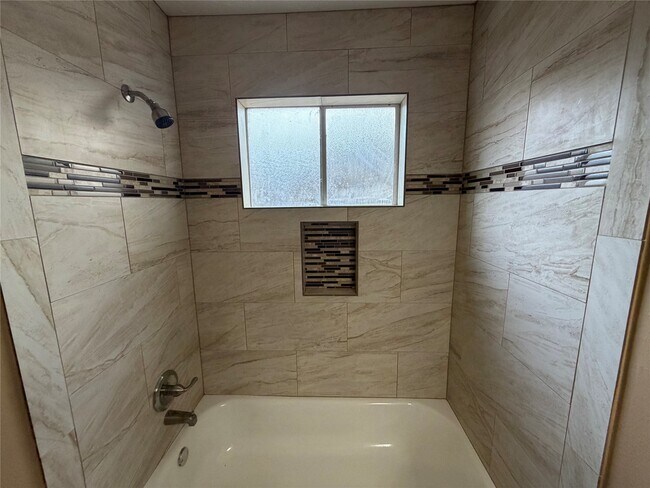 Building Photo - 17219 Foxfield Dr