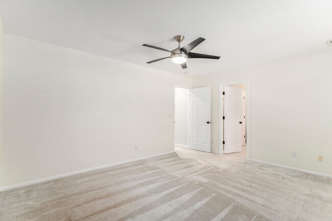 Building Photo - Beautiful 4bed/3bath Home in Marina Point