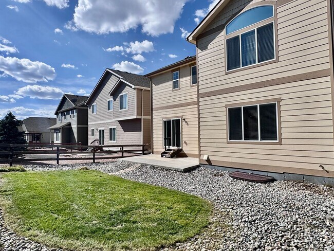 Building Photo - Beautifully Maintained Woodmoor Home Featu...