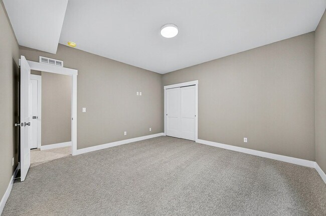 Building Photo - 10131 Lake Arbor Ln