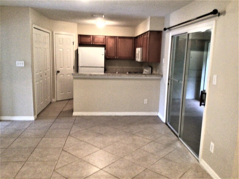 Building Photo - 821 Park Trail Dr