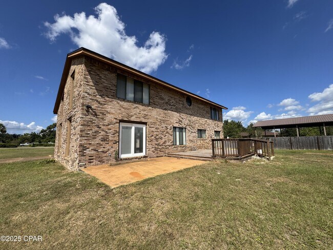 Building Photo - 833 W Pierson Dr