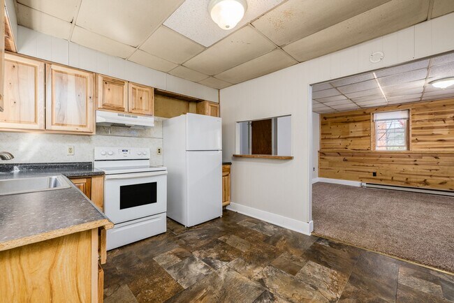 Building Photo - 480 Spruce Hollow Rd