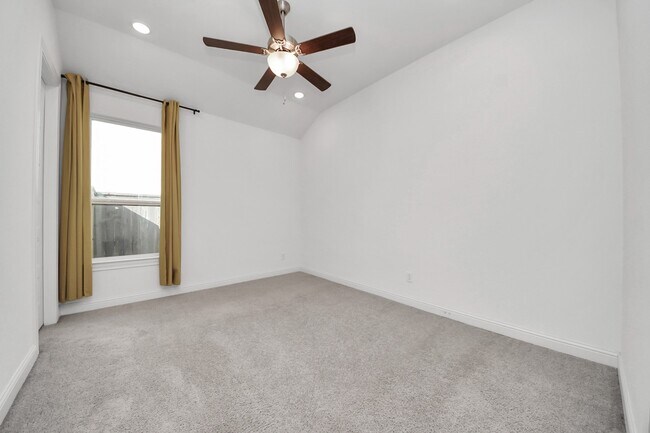 Building Photo - 1719 Delta Oaks Dr