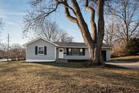 Building Photo - Available Soon : Charming Home in a Quiet Kansas City Neighborhood!