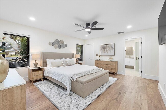 Building Photo - 3540 NE 28th Ave