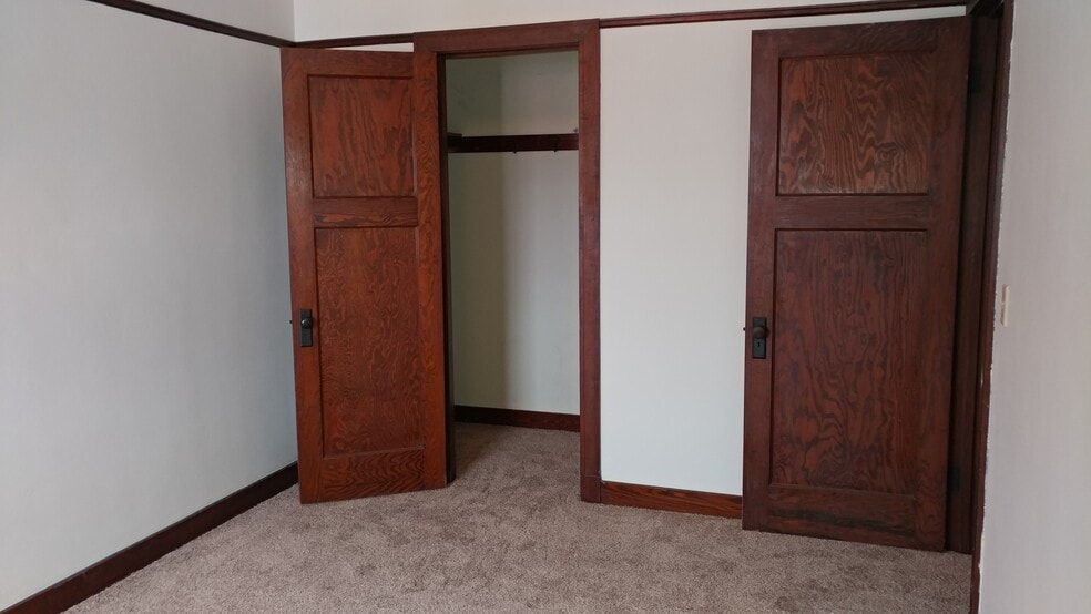 Building Photo - 543 Cass St