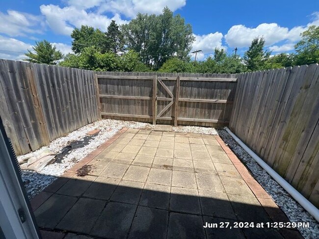 Building Photo - Hearthsone Condo