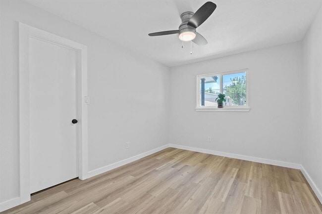 Building Photo - 711 Santa Rosa Dr