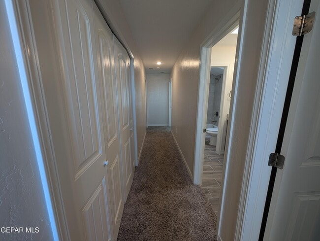 Building Photo - 517 La Entrada Cir